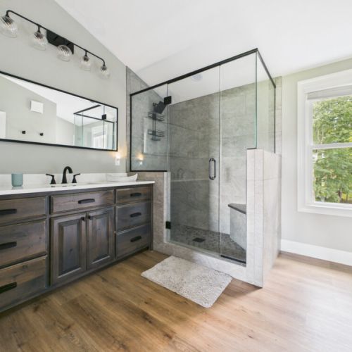 Master bedroom en-suite full bath