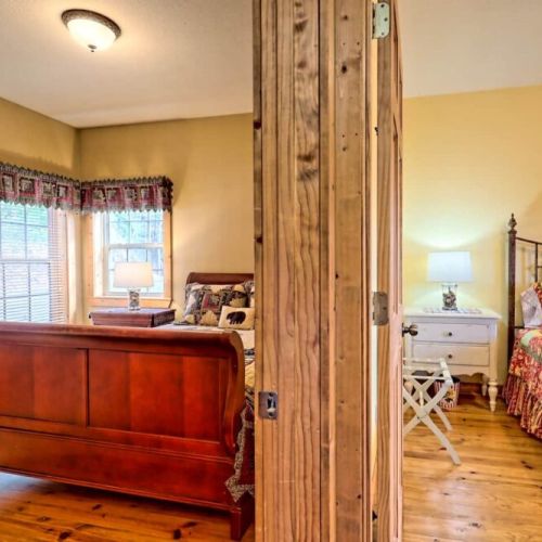Guest bedrooms next to each other