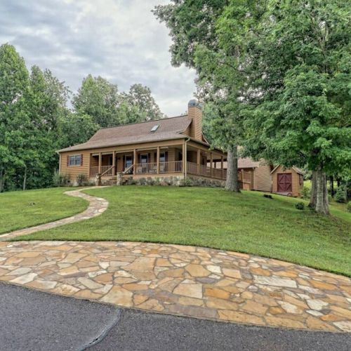 Beautiful stone walkway to the street. Picture area!