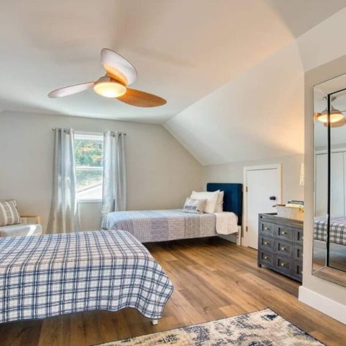 Upper level bedroom in loft with 2 Q beds.