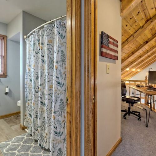 Full bathroom in the loft area