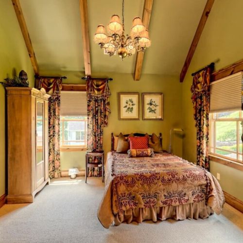 Guest bedroom