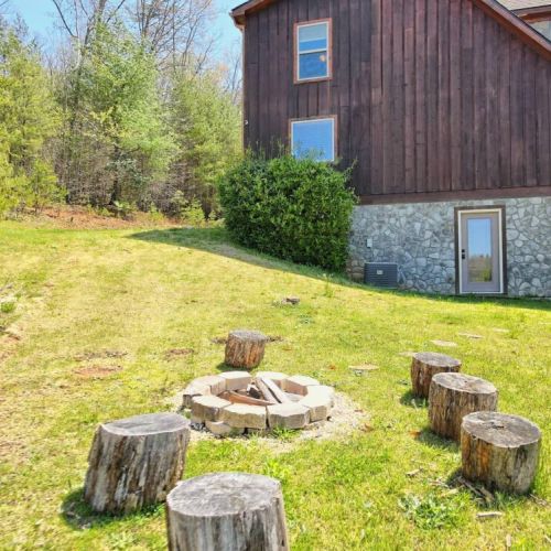fire pit with seating for 6. Bring those marshmallows!!!