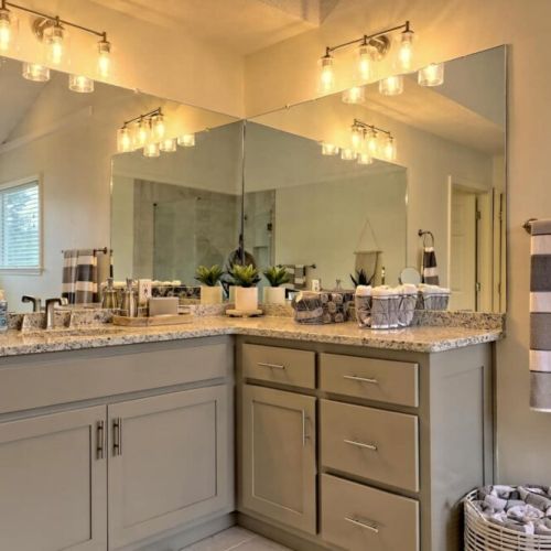 Lg. ensuite bathroom in the master bedroom