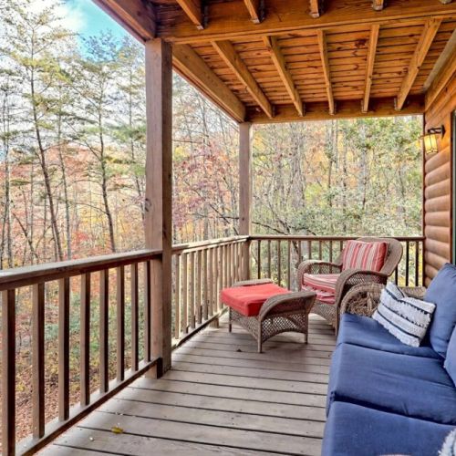 Main floor deck, lounge with a favorite book with your feet up, or just watch the wildlife!