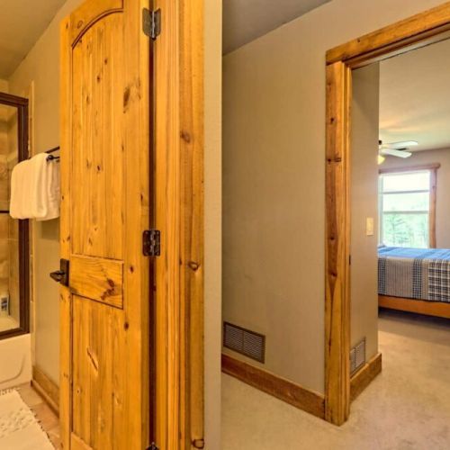 Upstairs full bathroom