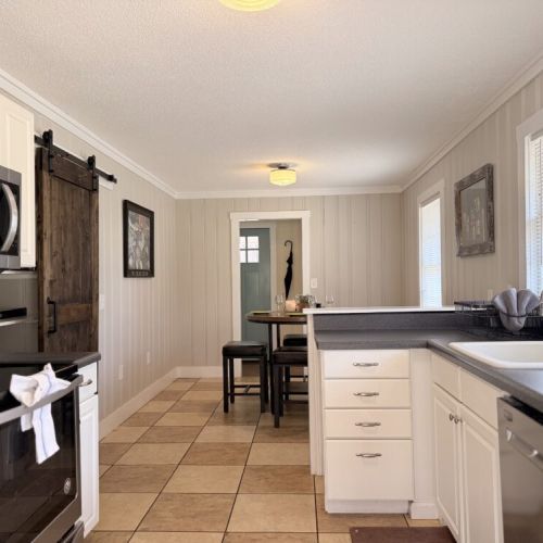 Fully stocked kitchen ready to entertain!