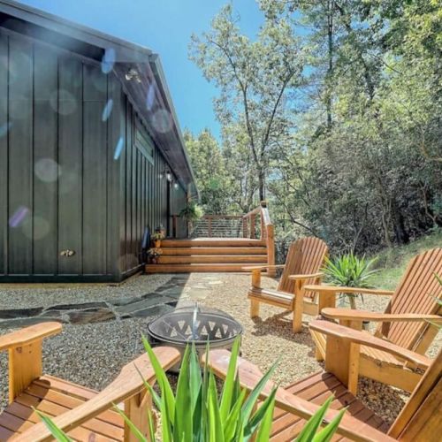 Fire pit & sitting area