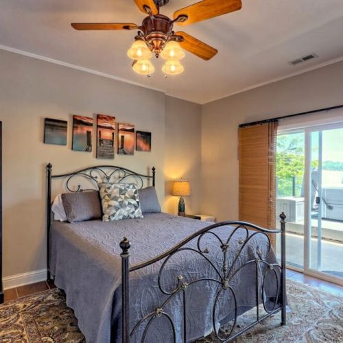 Queen bedroom on terrace level