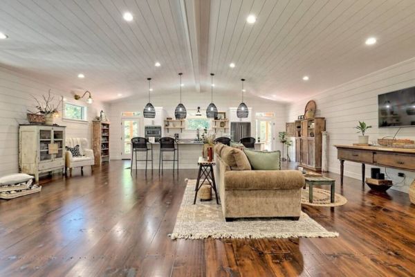 Stylish Mountain Escape -by Chatuge Home Concierge