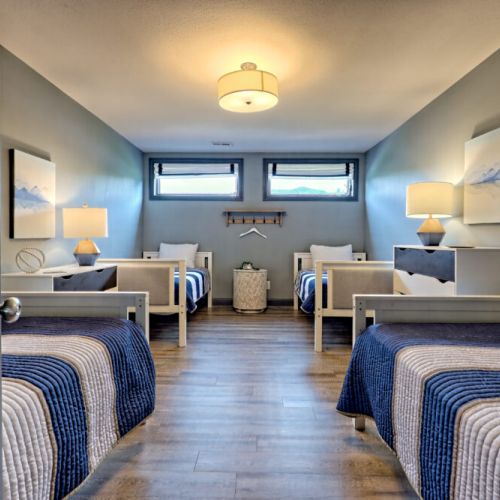 Second upstairs bunk rooms with 4 single beds