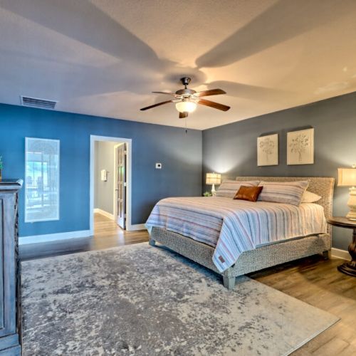 K guest bedroom with full ensuite bathroom, jet tub