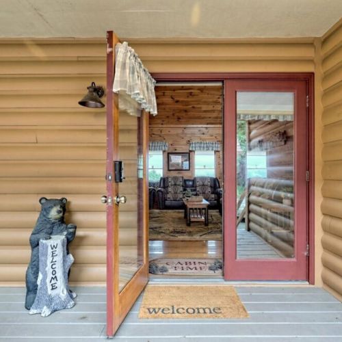 Rear entry from the porch / driveway