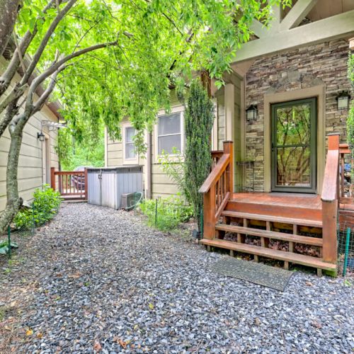 Front entrance to home & garage apartment.