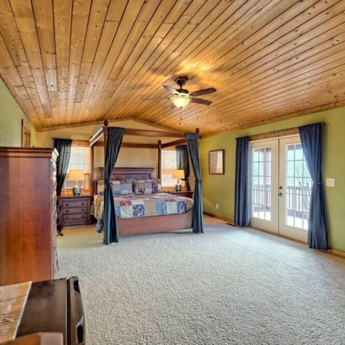 Large expansive master suite with so much!