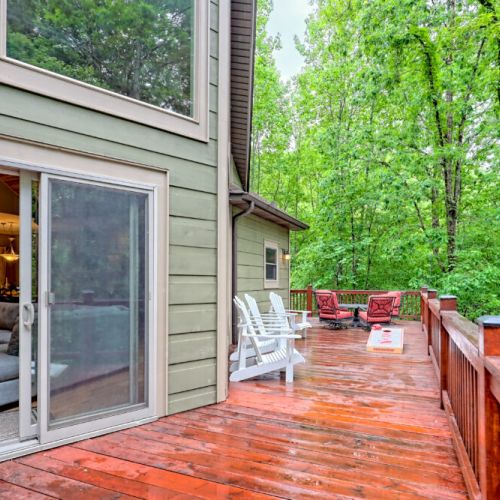 Plenty of space on this balcony.