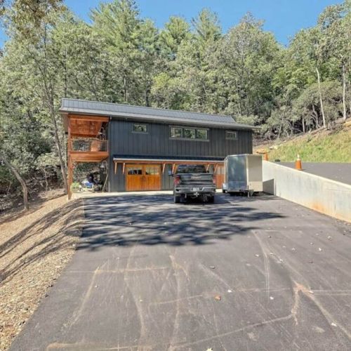 Driveway & parking