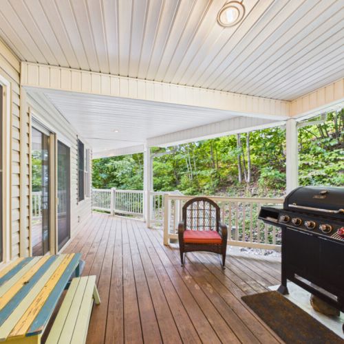 Upper deck & grill