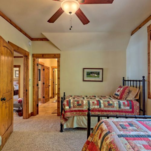 Bedroom #3 with  2 twin beds