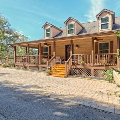 Front view of property