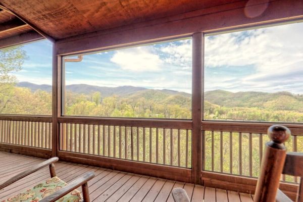 Nantahala Treehouse – by Chatuge Home Concierge