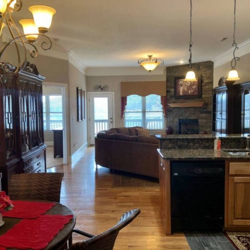 Kitchen & Dining