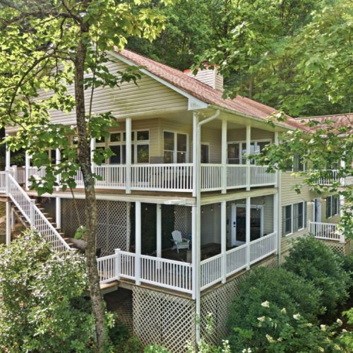 Plenty of deck space to enjoy view