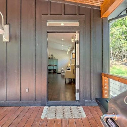 Front entrance w/ gas grill area
