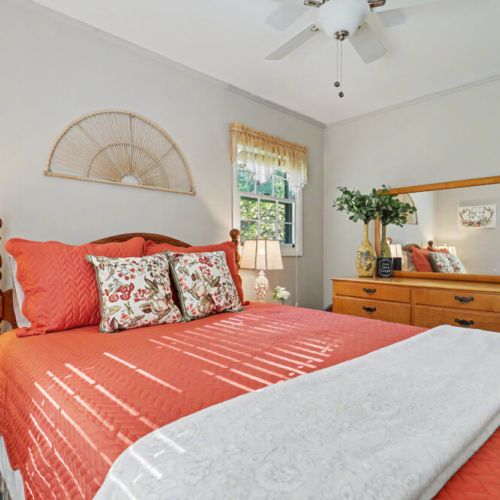 Bedroom 2 queen bed