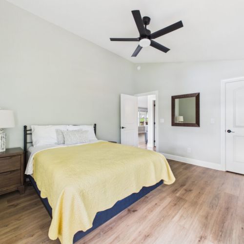 3rd bedroom with queen  size bed