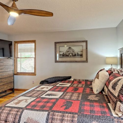 Large comfortable King bed