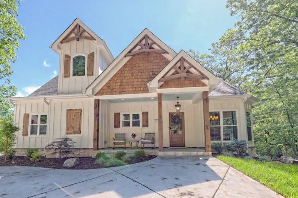 Big Oak Bungalow by Chatuge Home Concierge