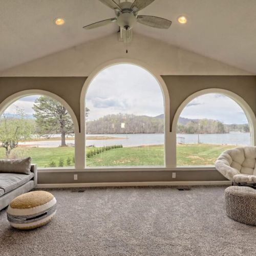 Look at the large arch windows. Great for a nice reaf and relax spot