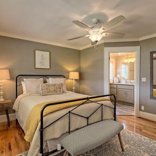 2nd guest room with ensuite bathroom