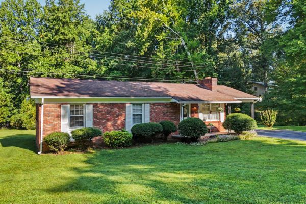 Caddie’s Cottage by Chatuge Home Concierge