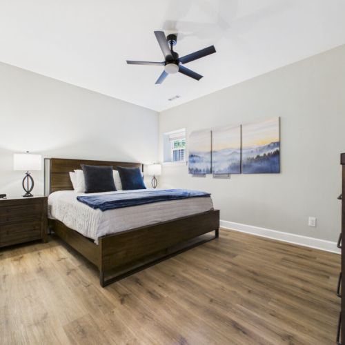 Bedroom 5 with King size bed
