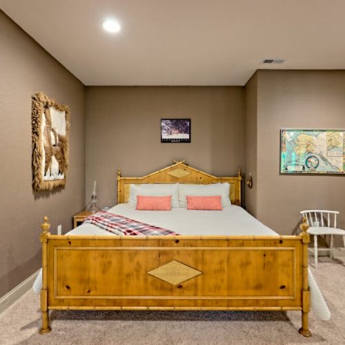 Common area king bed.