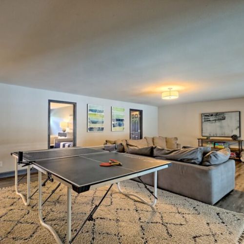Upstairs lounging / game / TV area