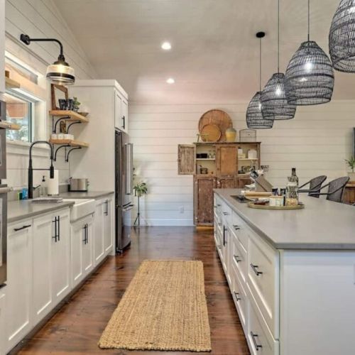 Kitchen with lots of counter space