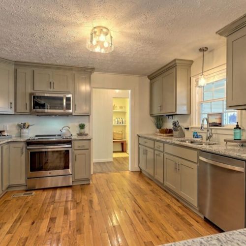 Large well laid out kitchen with all the comforts of home!