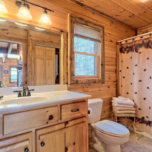 Upstairs full bath with laundry area.