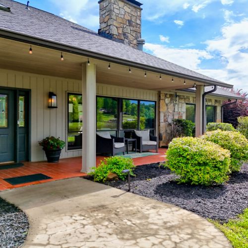 Lakeview, mountain view. You have it all at this address!