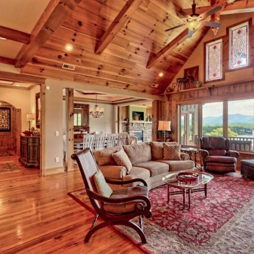 So roomy and airy. Great opportunities for pictures and selfies on the deck or in front of the fireplace