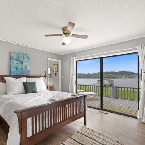 2nd bedroom with ensuite bathroom & queen bed.