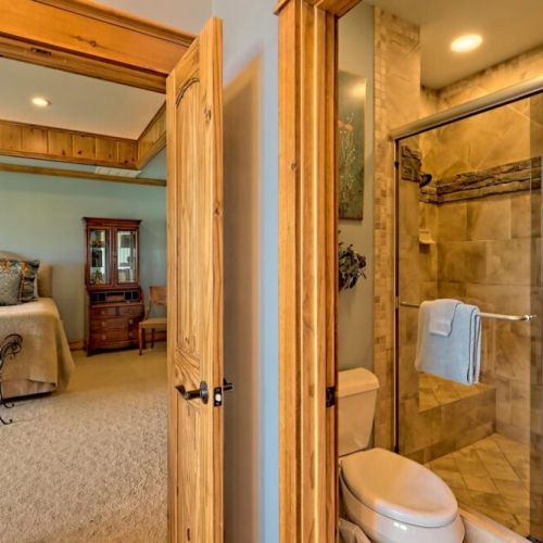 Master en suite bathroom