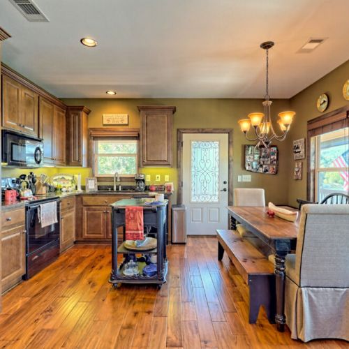 Kitchen / dining area