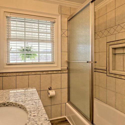 Guest full bathroom