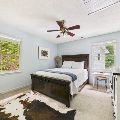 Second bedroom with Queen bed & tv